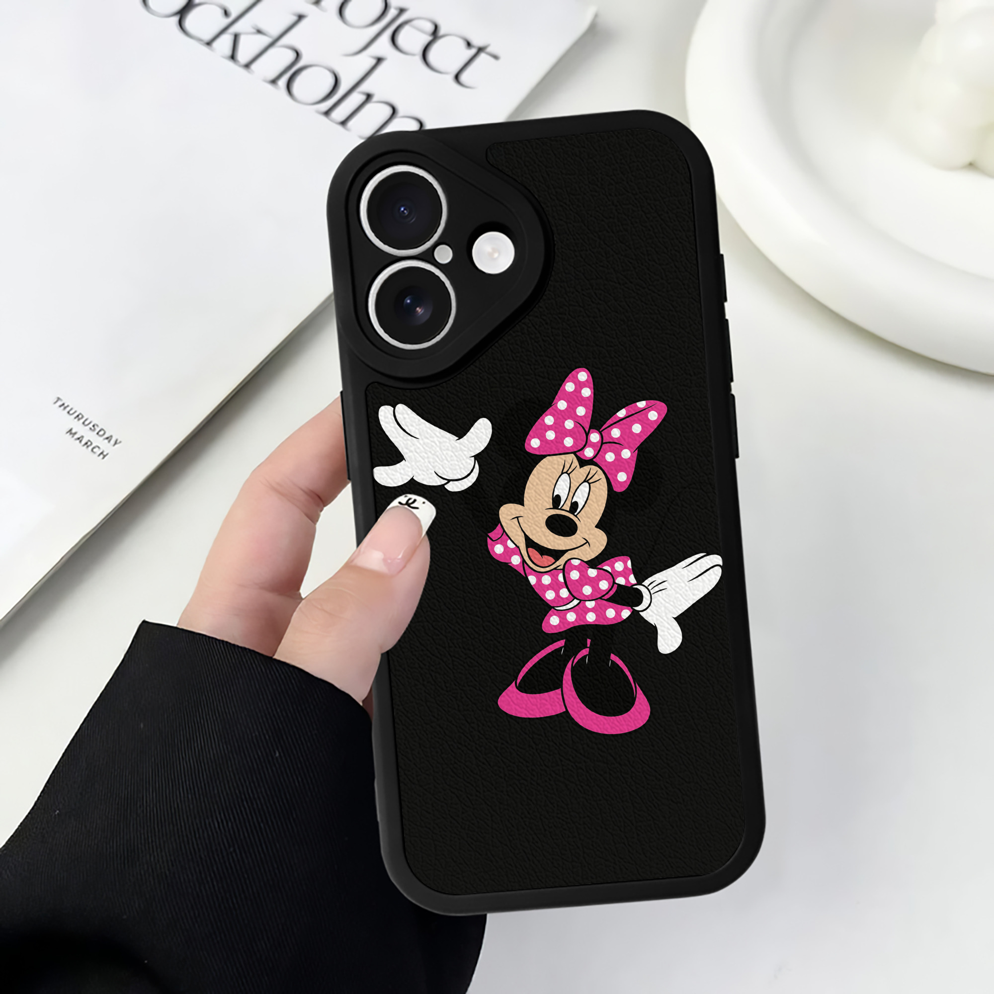 （画像用） ミッキーマウス Mickey Mouse 【iPhone 16シリーズ対応】シリコンスマホケース（レザー調） 材質：シリコン